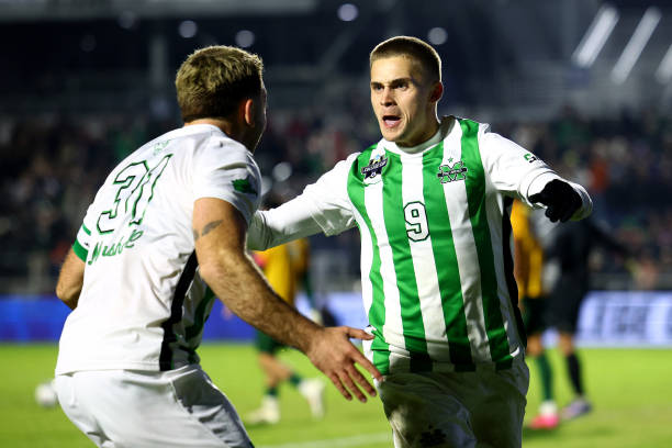 伍发布的正 伍发布的正