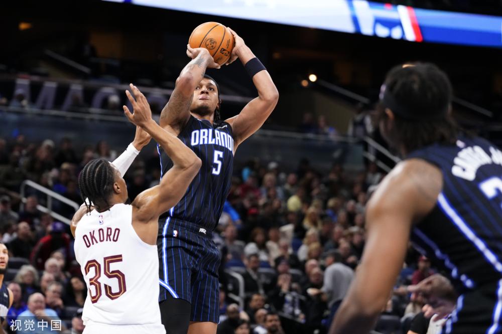 在分析萨拉 在分析萨拉